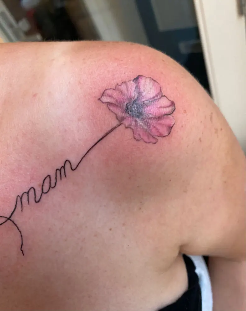 Roze bloem met het woord mam in handschrift