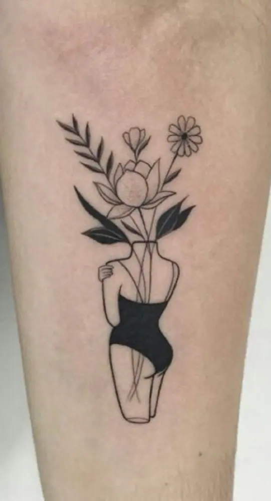 Vrouwenfiguur met een bos bloemen als hoofd